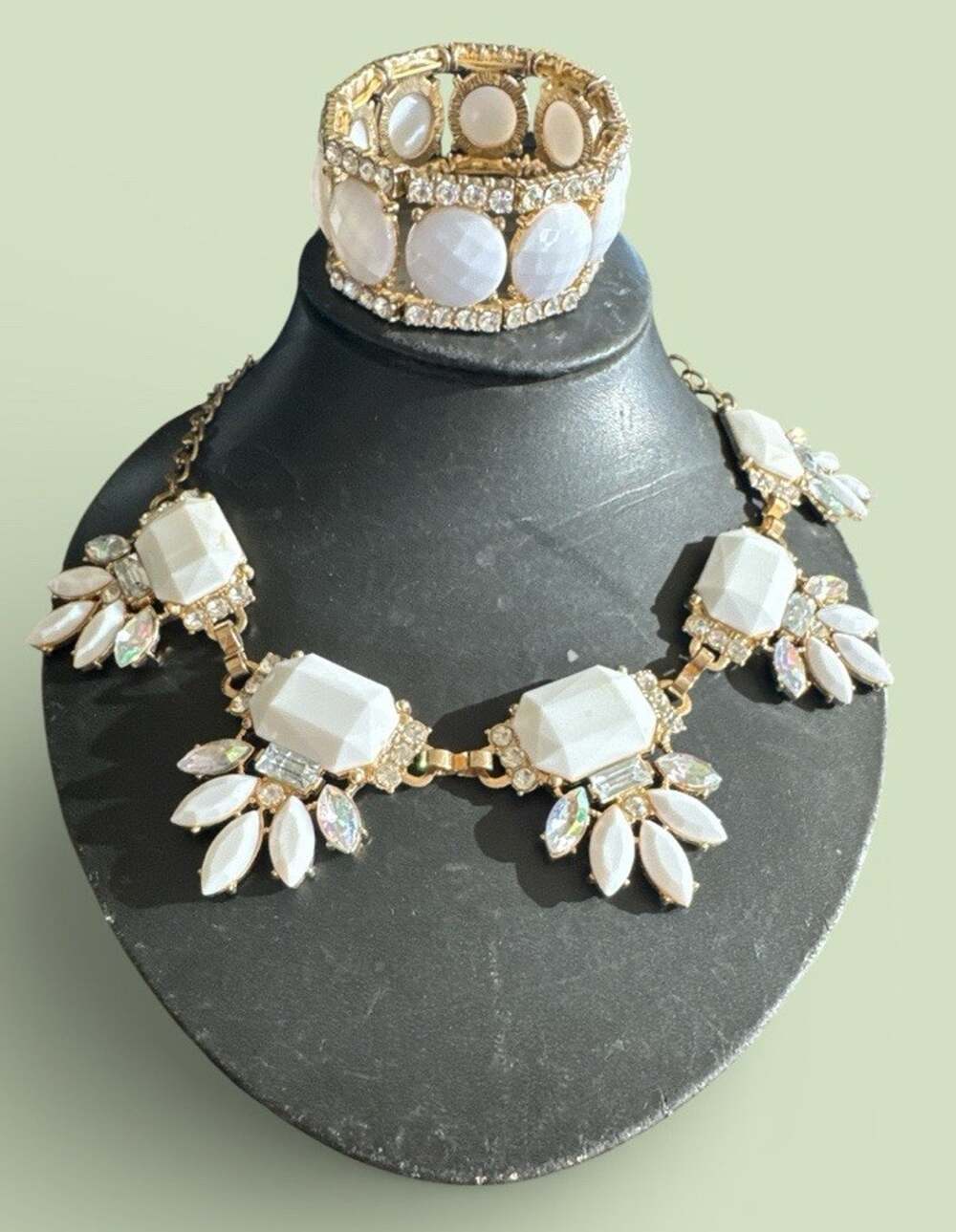 Gold Tone White RESIN/cut Crystal 18-19” Necklace